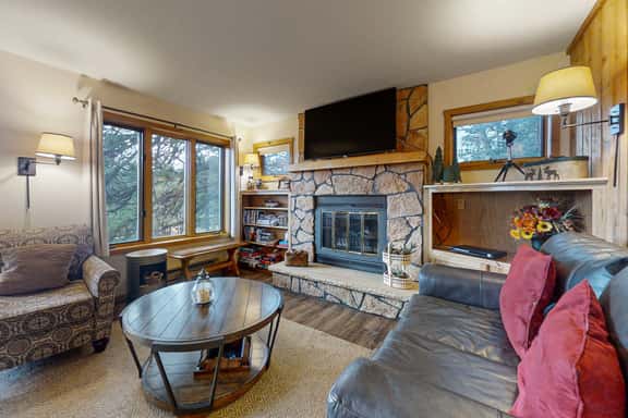 Deer Mountain Lodge South - Image 1